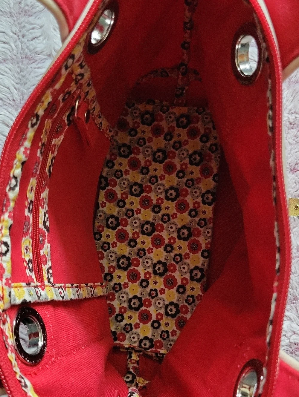 Vera Bradley Retired Deco Red White Black Daisy Floral Canvas Tote Shoulder Bag